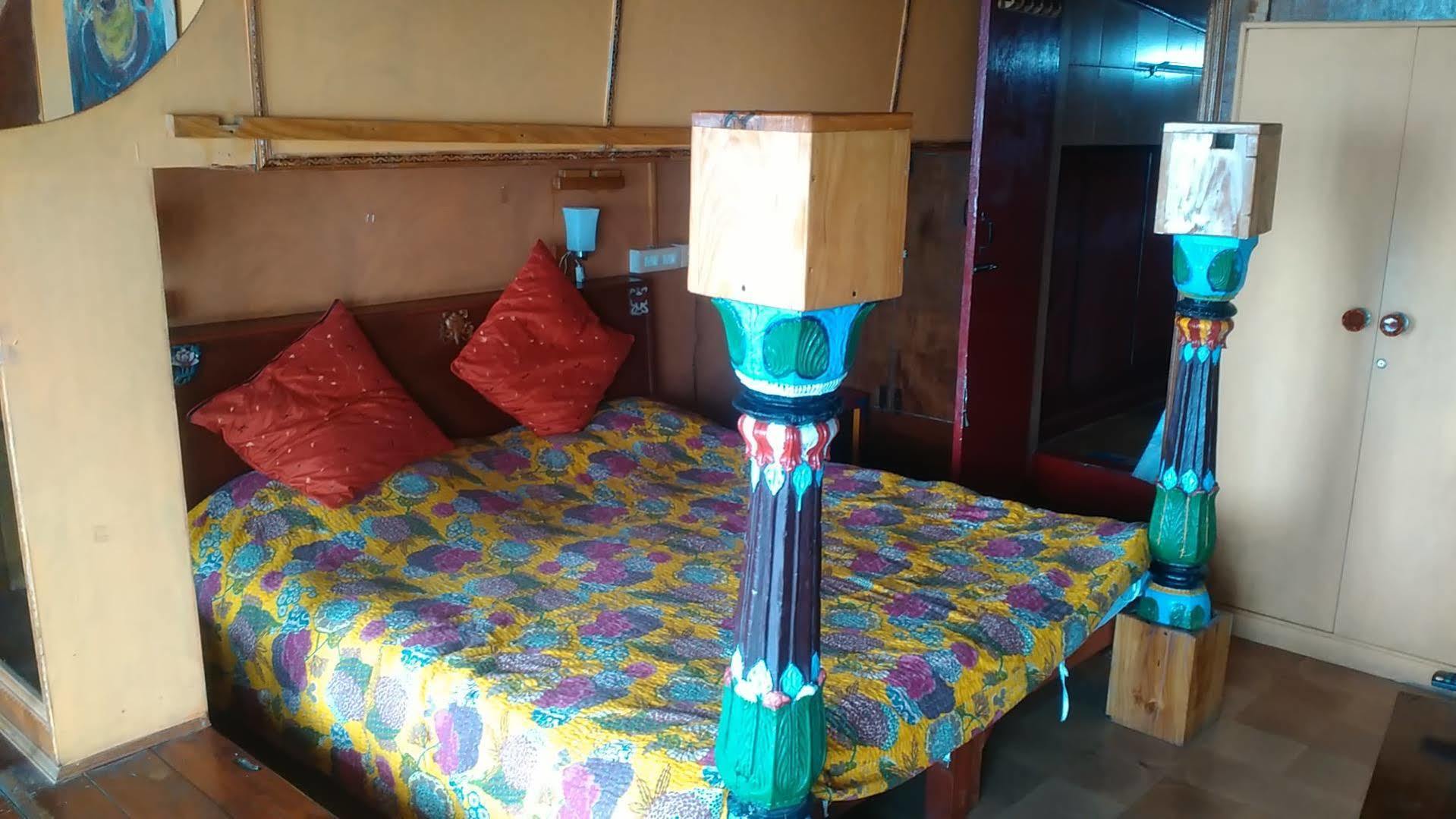 Domas Inn Mussoorie Buitenkant foto